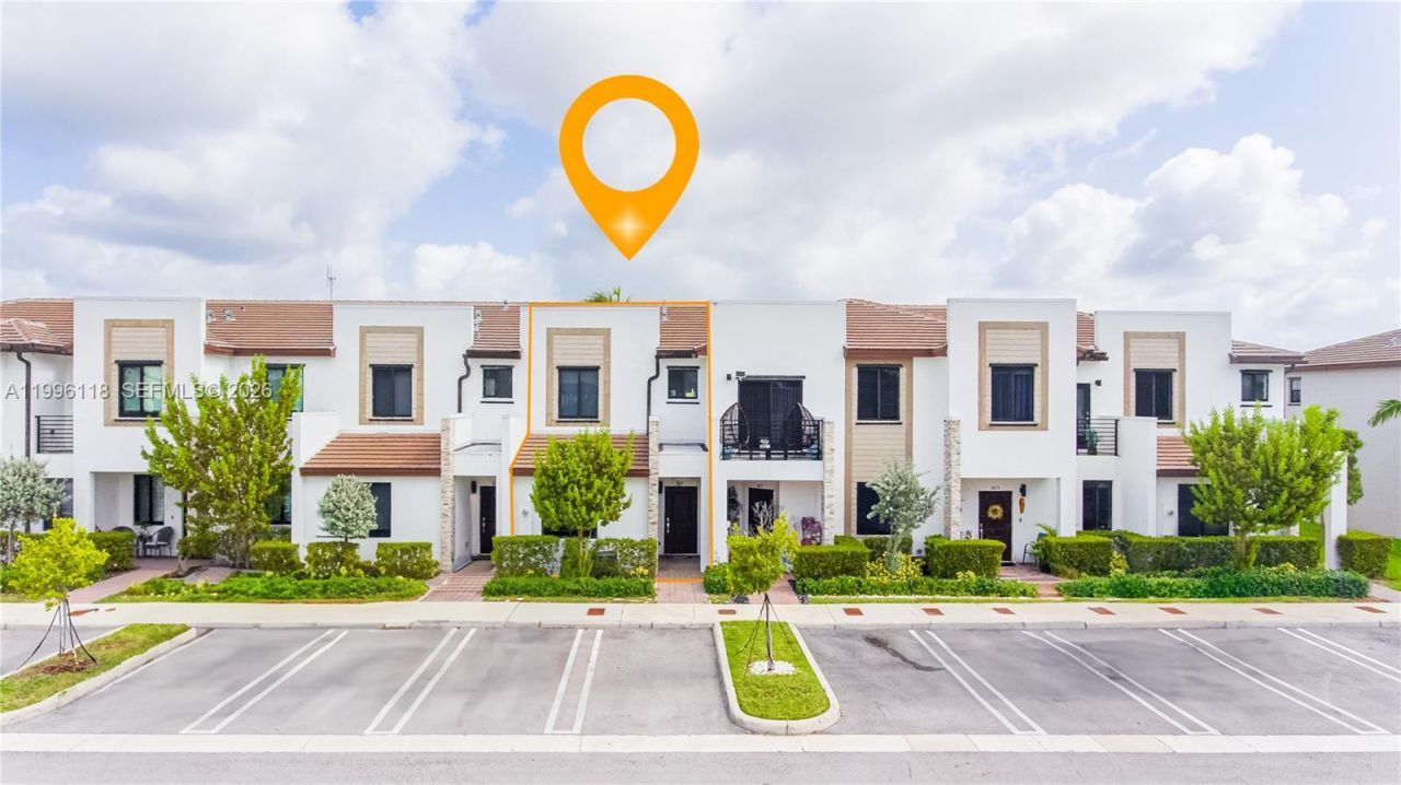 817 NE 211th St, Miami, FL 33179 Photo