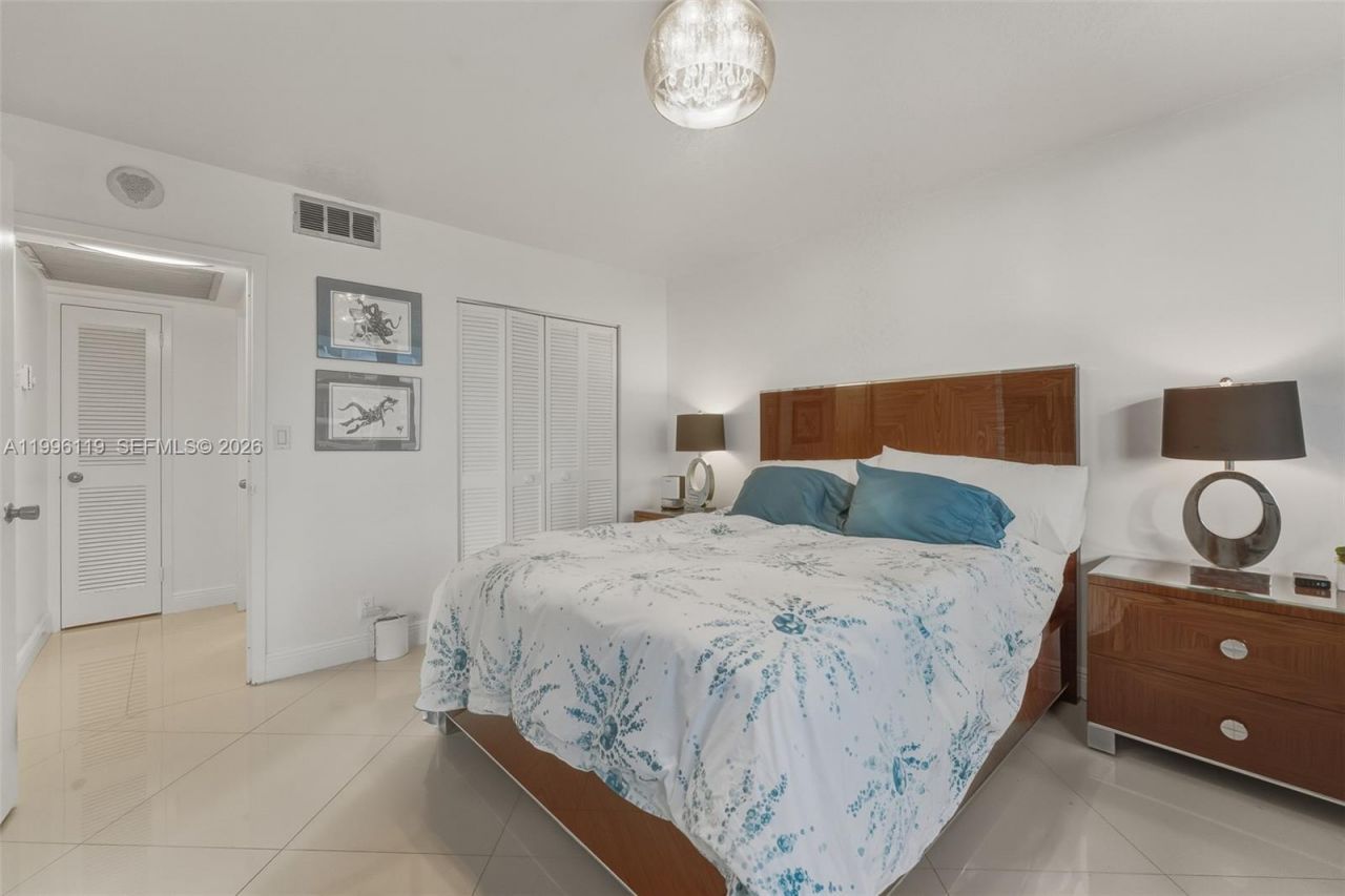 2030 S Ocean Dr, Unit 1810, Hallandale Beach, FL 33009 Photo