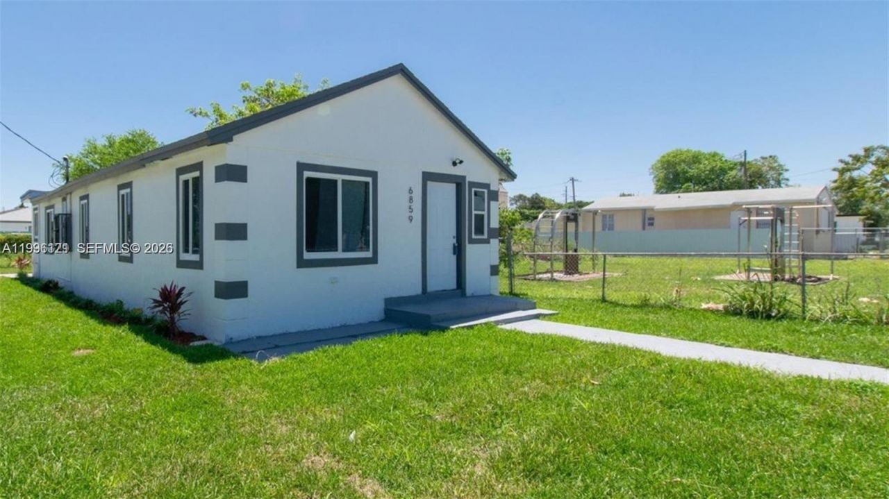 6859 NW 17th Ave, Miami, FL 33147 Photo