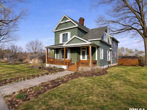 624 S 11TH Street, Petersburg, IL 62675