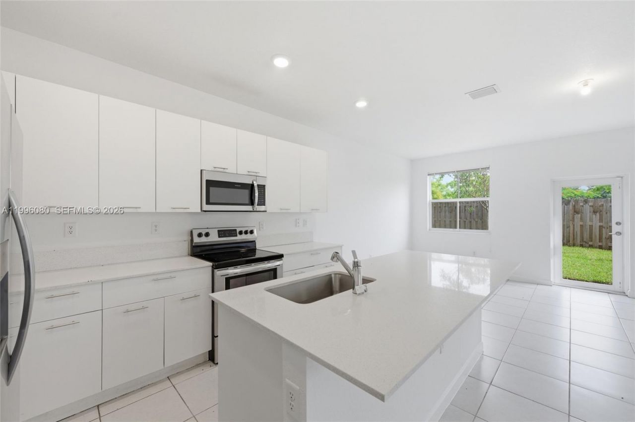 2345 NW 131st Cir, Unit 2345, Miami, FL 33167 Photo