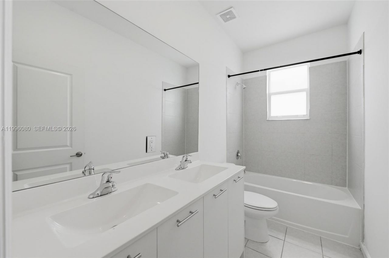 2345 NW 131st Cir, Unit 2345, Miami, FL 33167 Photo
