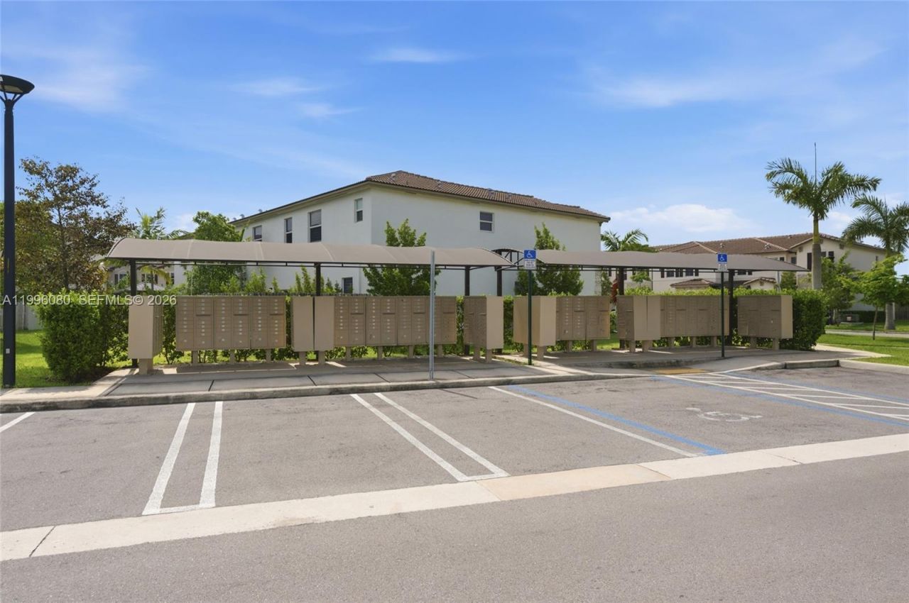 2345 NW 131st Cir, Unit 2345, Miami, FL 33167 Photo