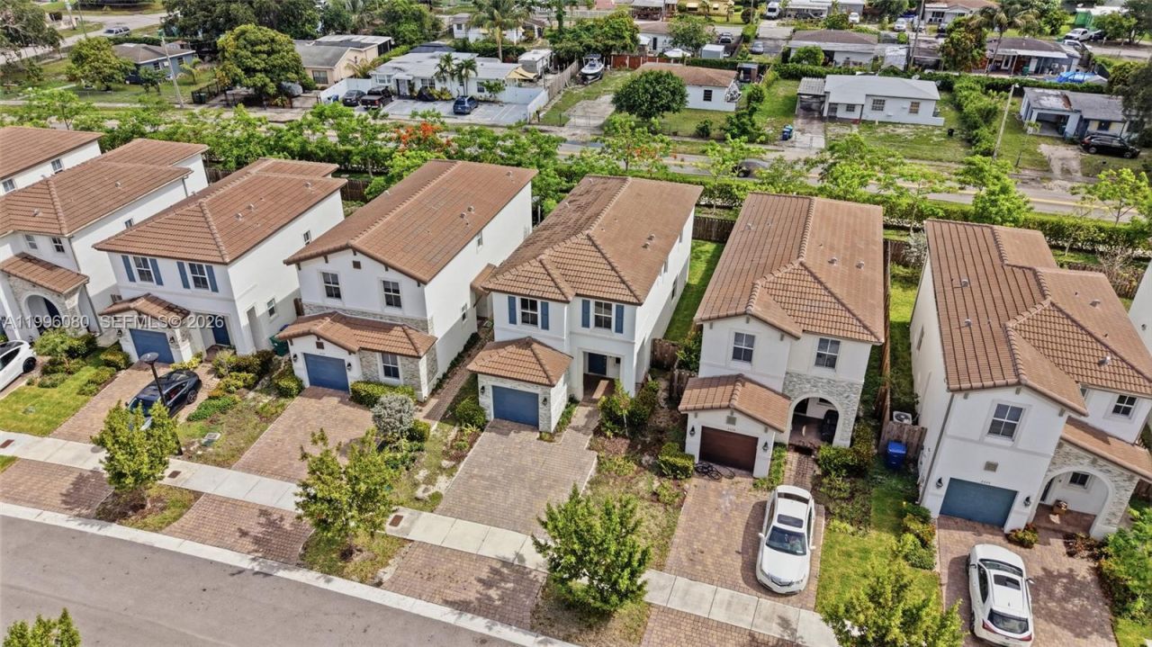 2345 NW 131st Cir, Unit 2345, Miami, FL 33167 Photo