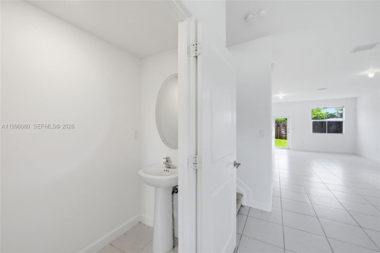 2345 NW 131st Cir, Unit 2345, Miami, FL 33167 Photo