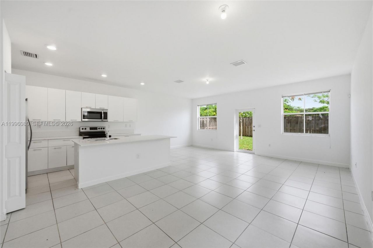 2345 NW 131st Cir, Unit 2345, Miami, FL 33167 Photo