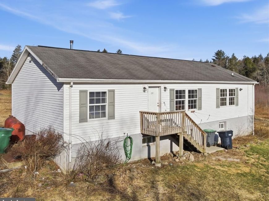 105 Ceramic Drive , Greentown, PA 18426 Main Photo