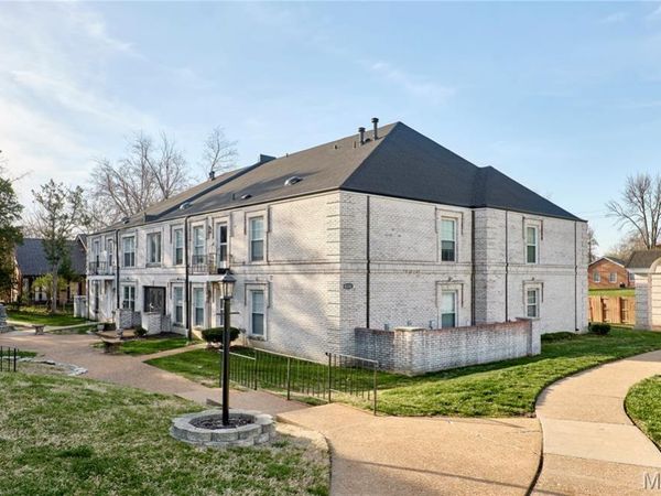 4392 Chateau De Ville Drive, Unit F, Unincorporated, MO 63129