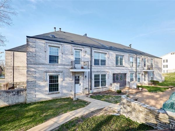 4392 Chateau De Ville Drive , Unit F, Unincorporated, MO 63129