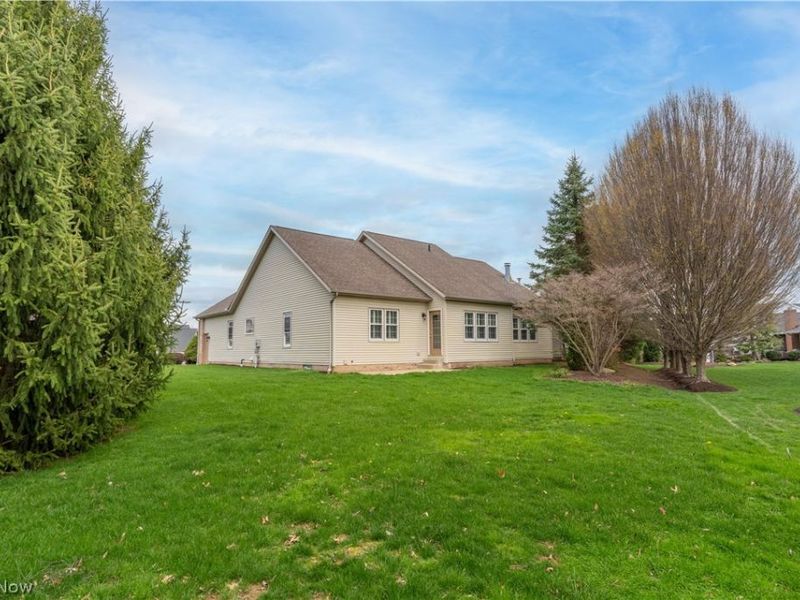 4456 Red Panda Circle NW, Massillon, OH 44646 Photo 2