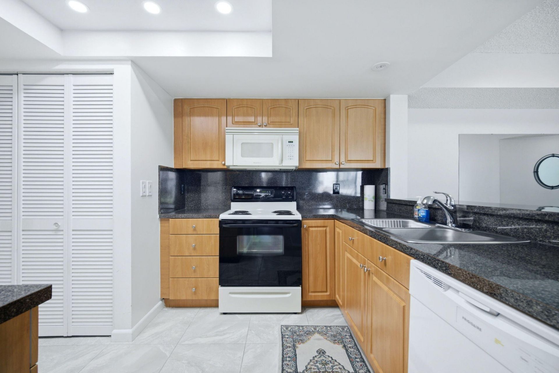 9244 W Atlantic Boulevard, Unit 1214, Coral Springs, FL 33071 Photo