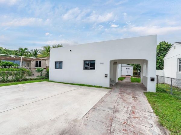 1946 NW 49th St , Miami, FL 33142