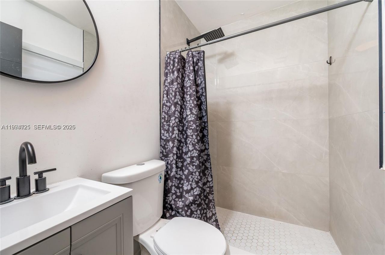 1946 NW 49th St, Miami, FL 33142 Photo