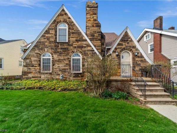 6098 Manchester Road, Parma, OH 44129