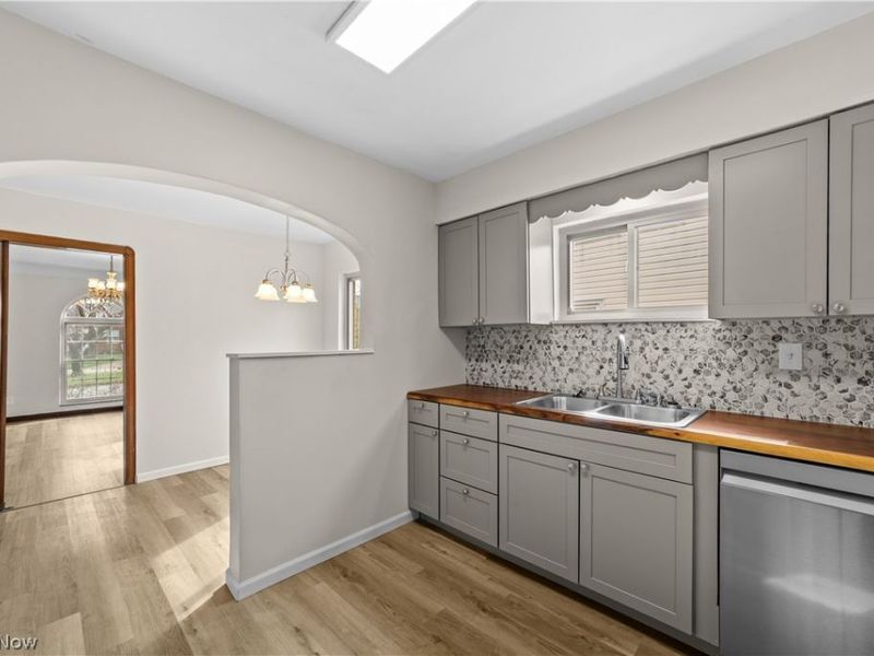 6098 Manchester Road, Parma, OH 44129 Photo 14