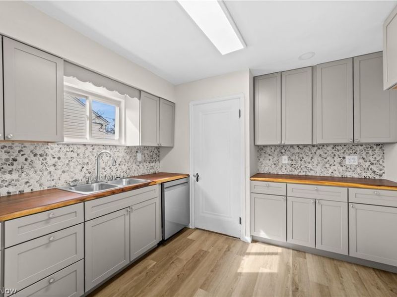 6098 Manchester Road, Parma, OH 44129 Photo 15