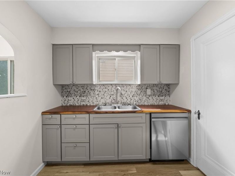 6098 Manchester Road, Parma, OH 44129 Photo 16