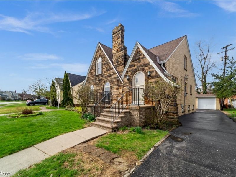 6098 Manchester Road, Parma, OH 44129 Photo 2