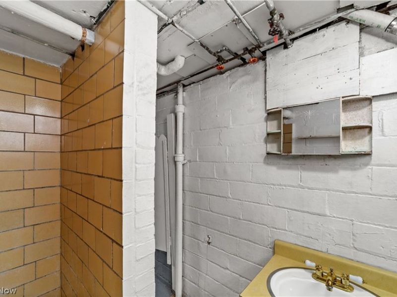 6098 Manchester Road, Parma, OH 44129 Photo 35