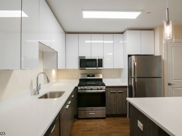 479 Valley St, Unit 104, Maplewood, NJ 07040