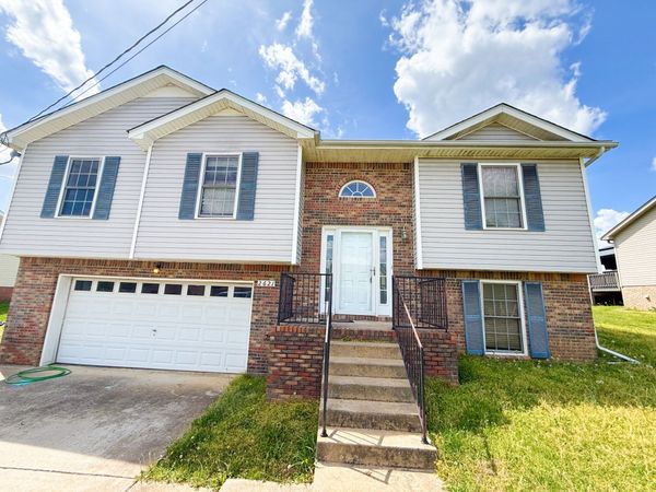 2621 Green Briar Dr , Clarksville, TN 37040