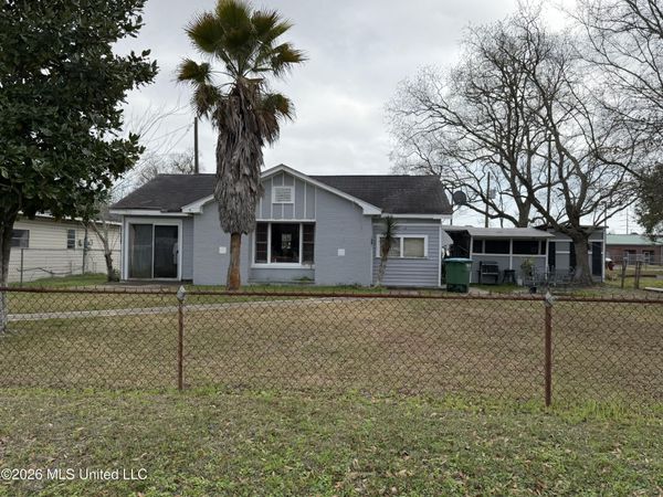 3210 Old Mobile Avenue, Pascagoula, MS 39581