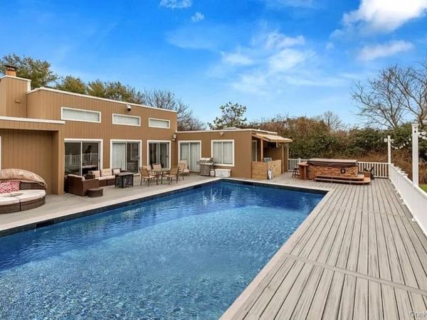 32 Lewis Road , East Quogue, NY 11942