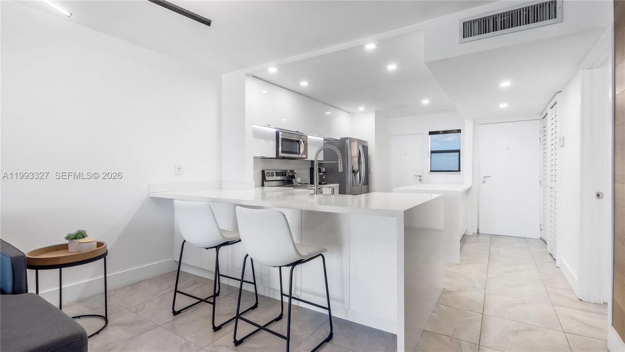 121 Golden Isles Dr , Unit 803, Hallandale Beach, FL 33009 Photo