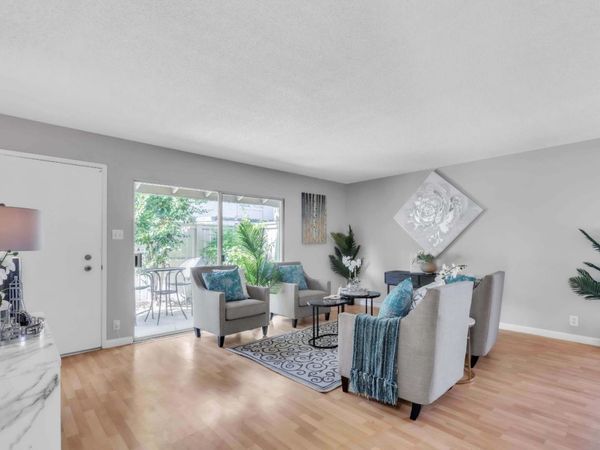 217 Roundtree Ct, Sacramento, CA 95831