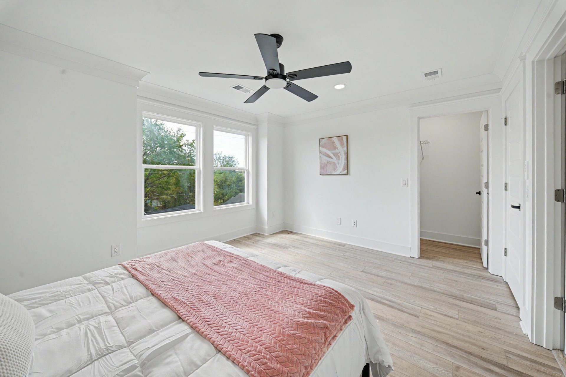 2014 Comstock Avenue Photo 14