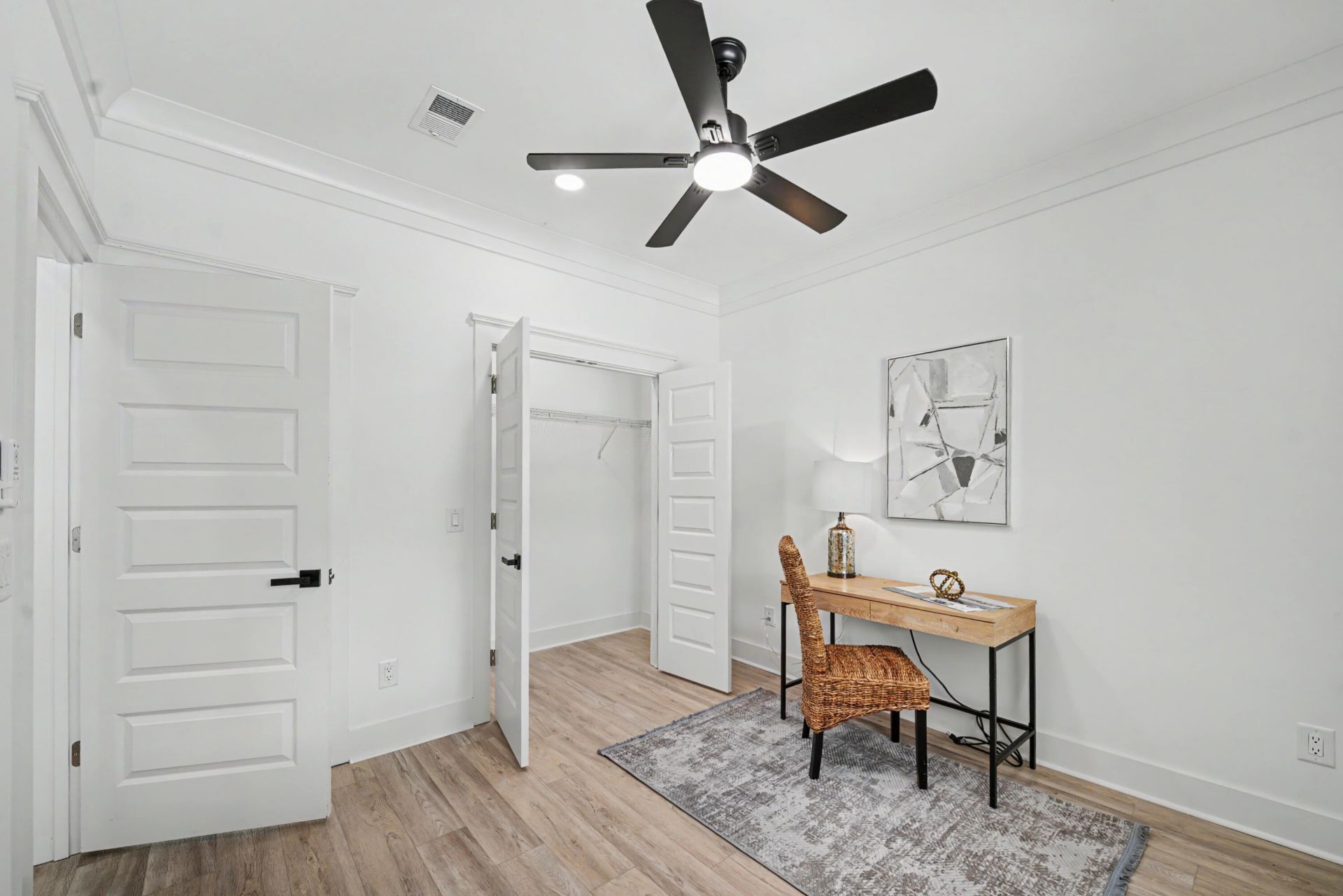 2014 Comstock Avenue Photo 17