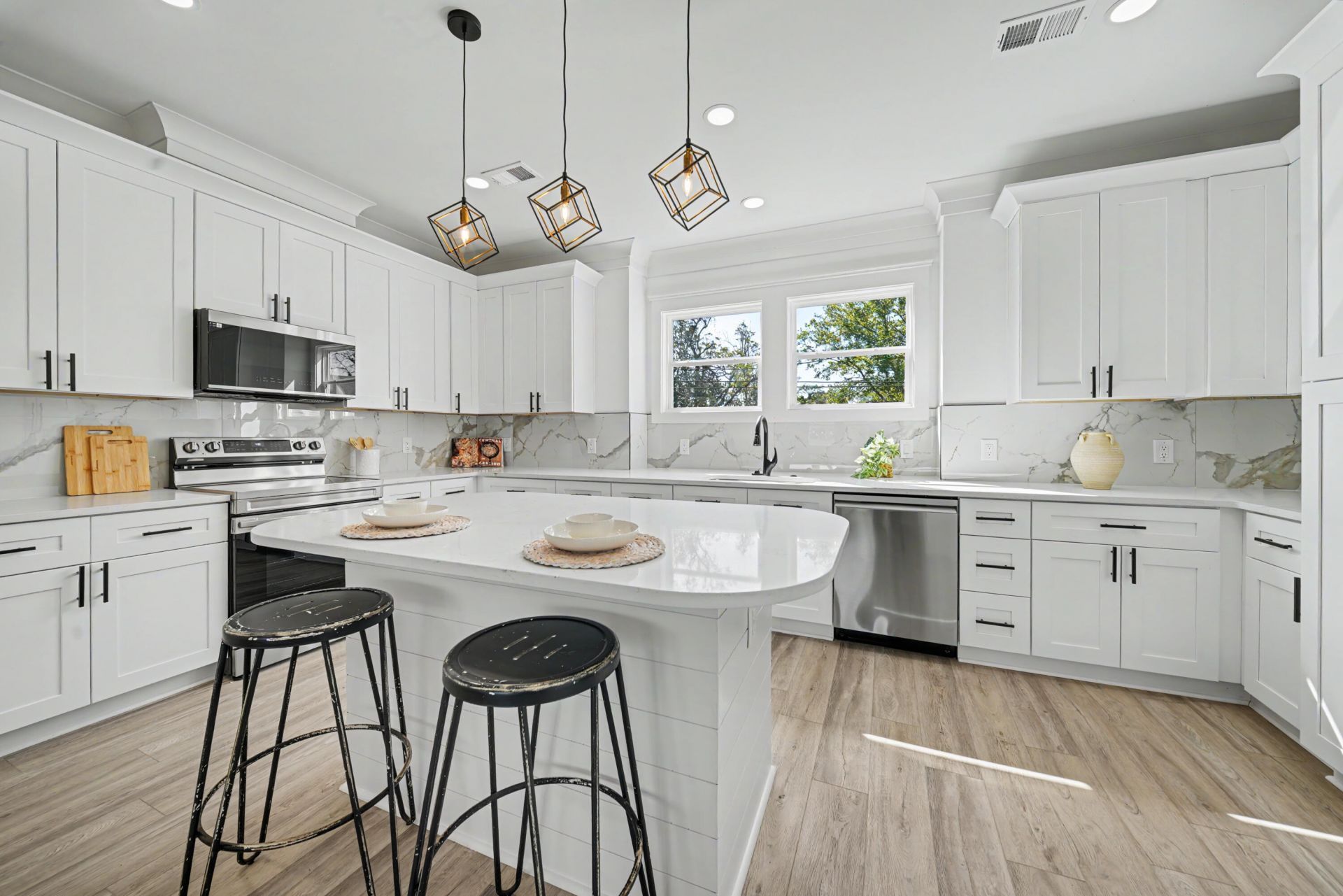 2014 Comstock Avenue Photo 5