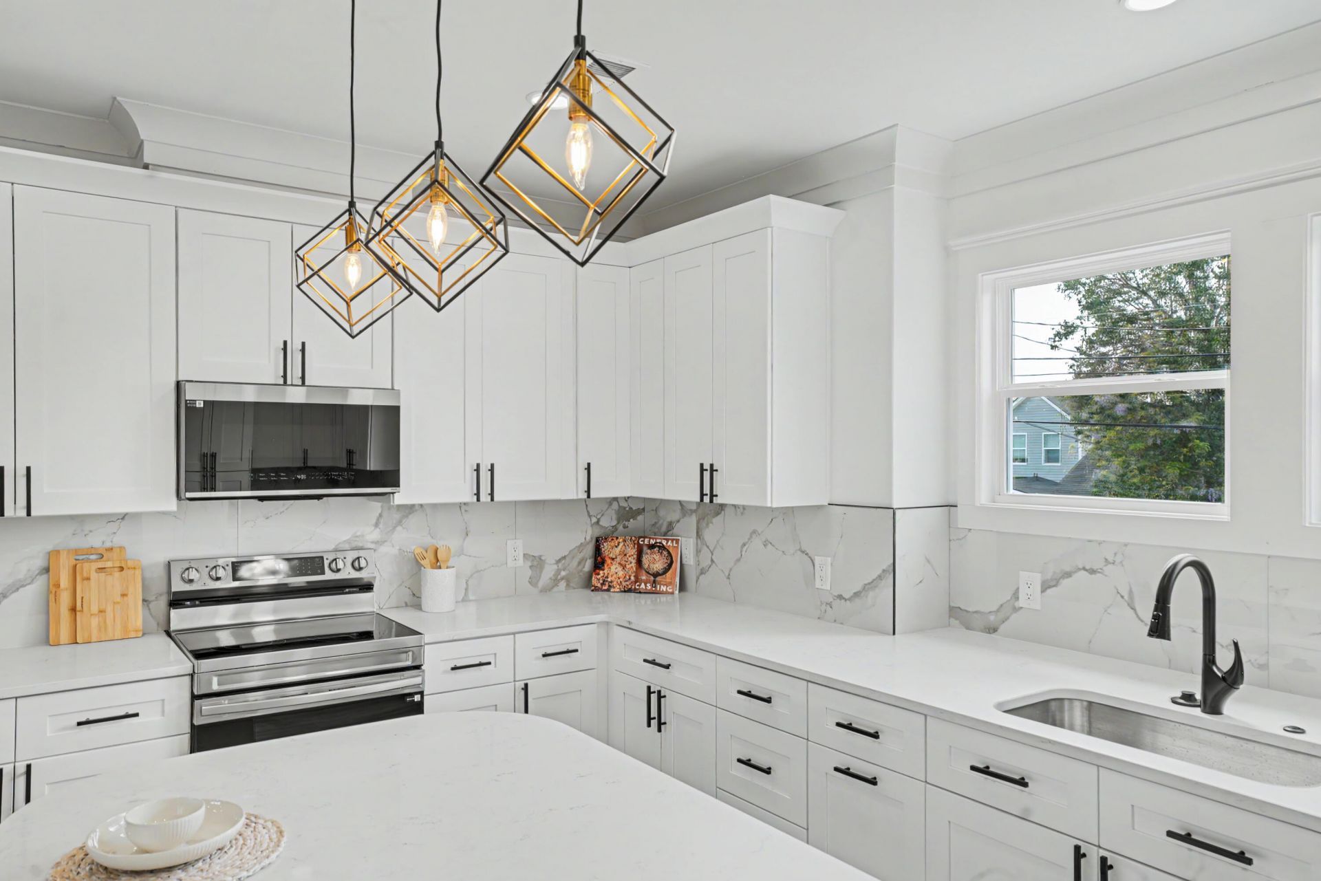 2014 Comstock Avenue Photo 9