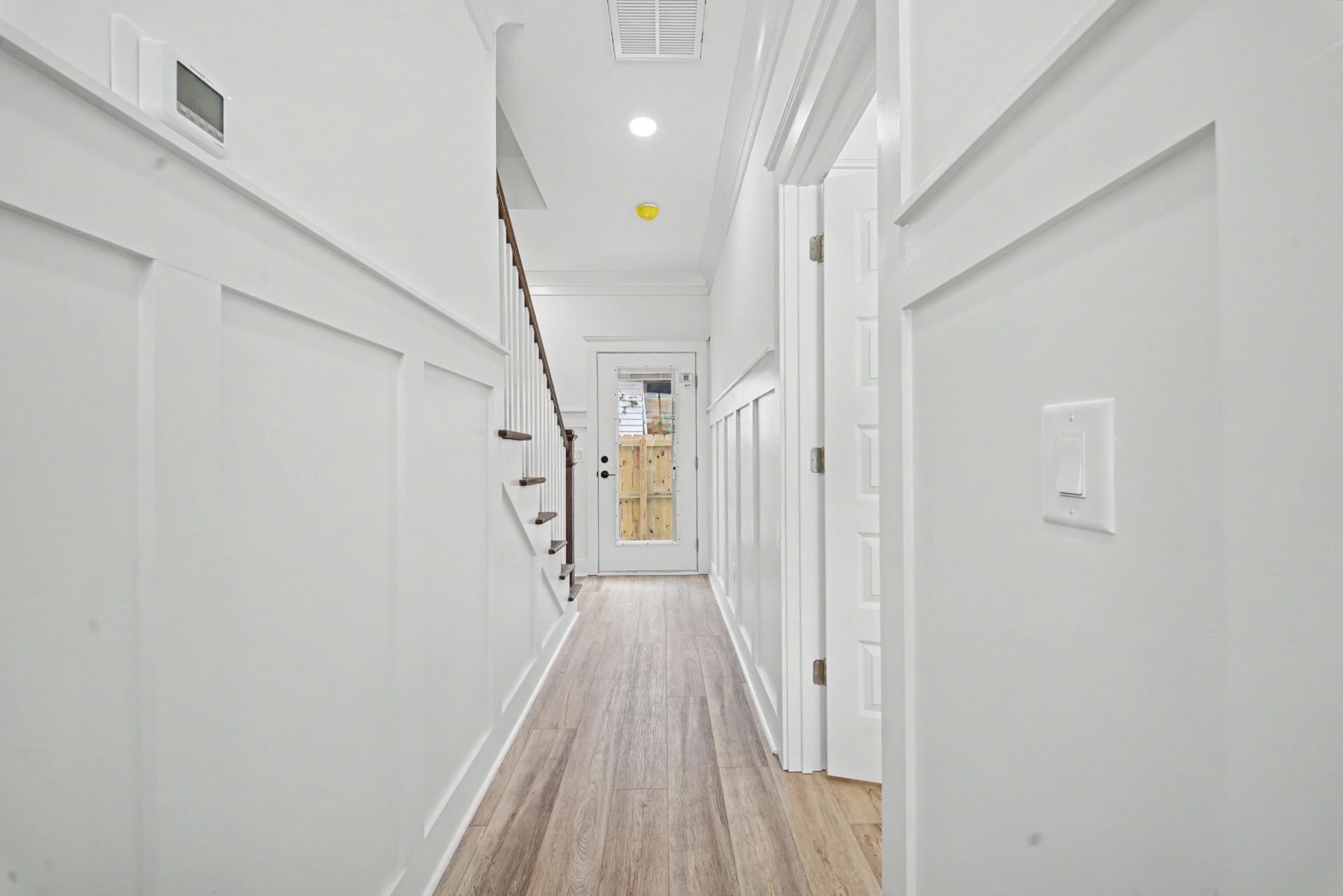 2016 Comstock Avenue Photo 11