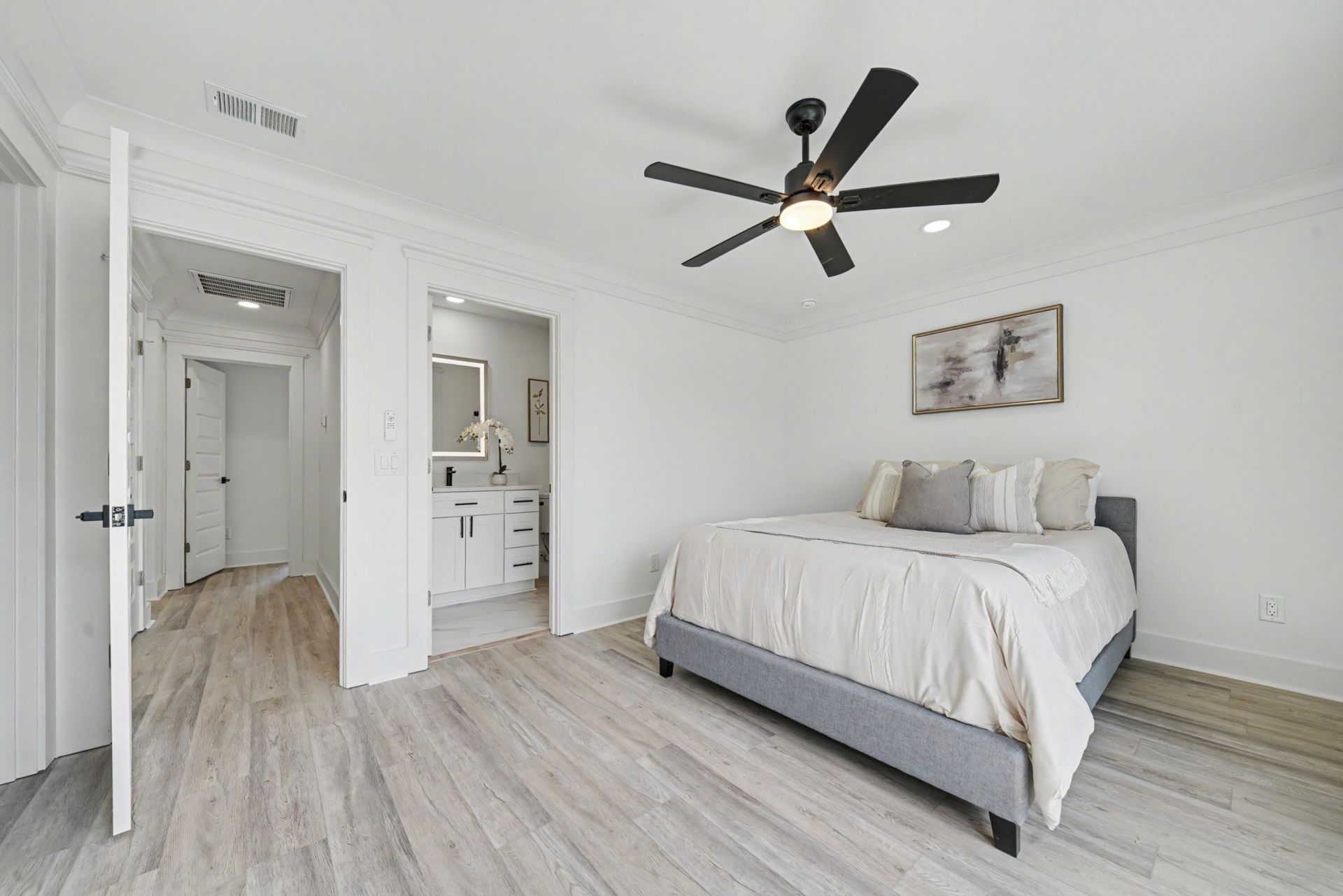 2016 Comstock Avenue Photo 12