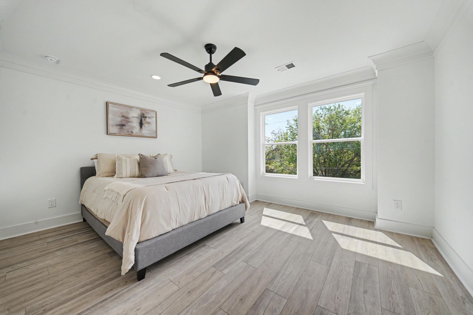 2016 Comstock Avenue Photo 13