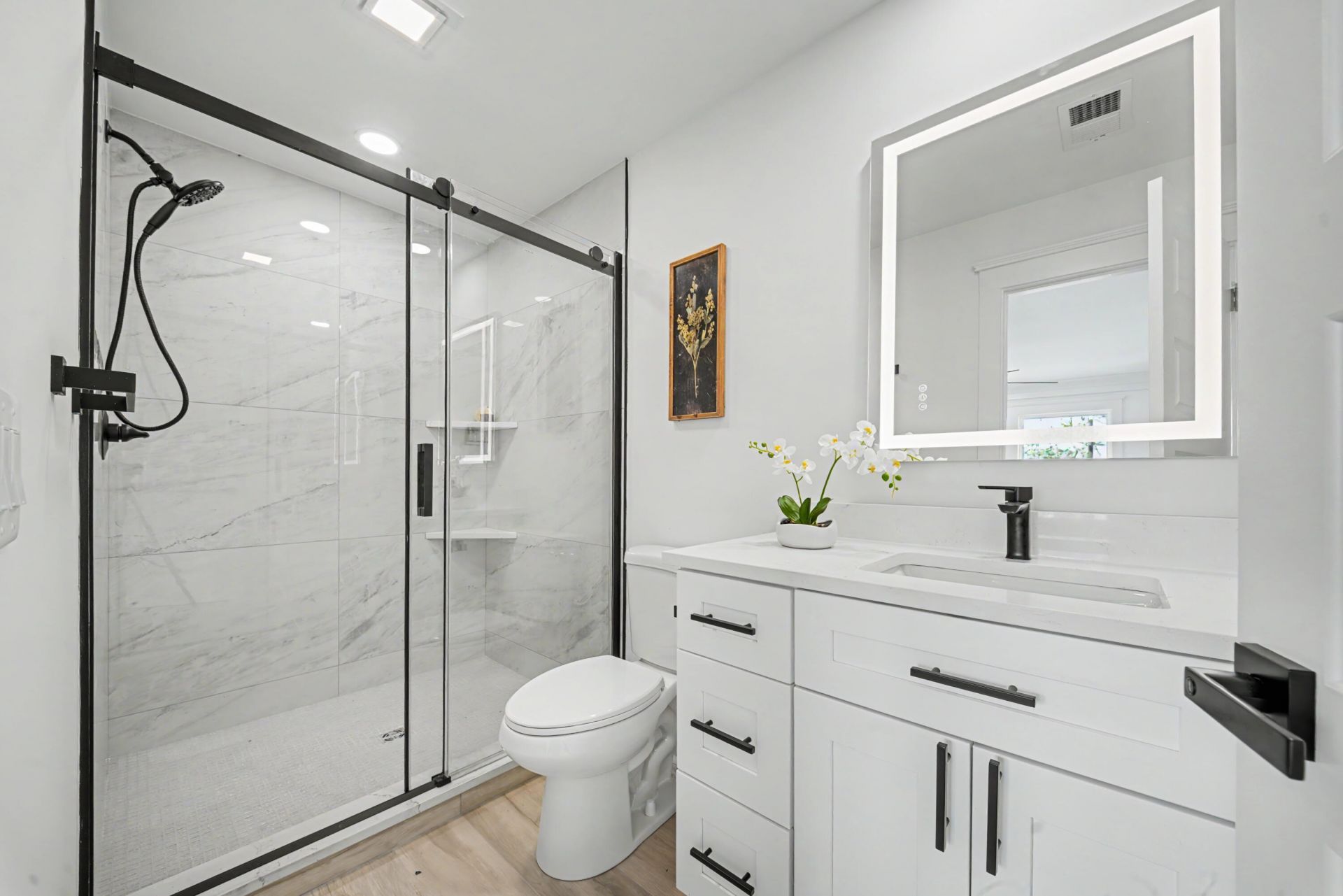 2016 Comstock Avenue Photo 14