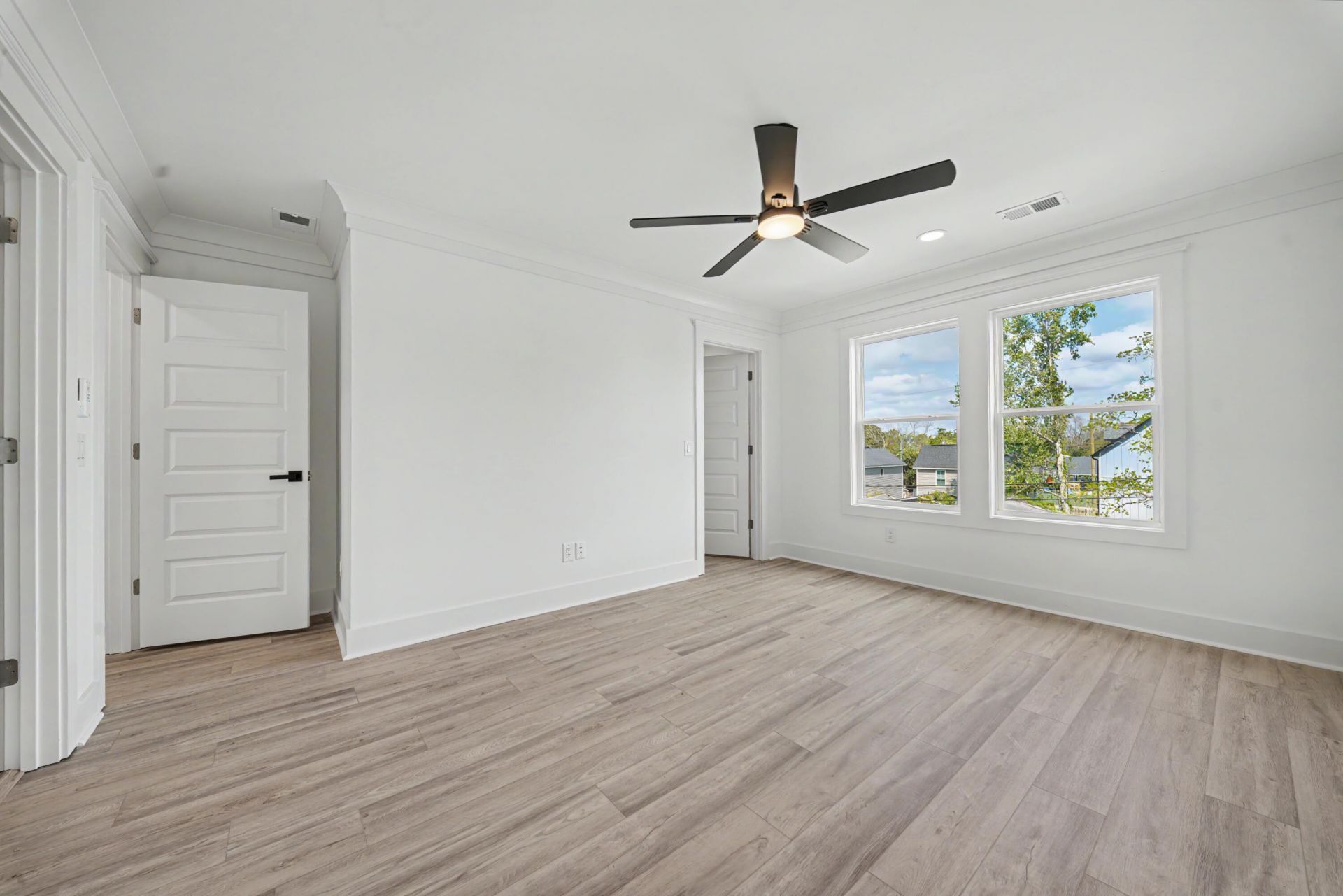 2016 Comstock Avenue Photo 19