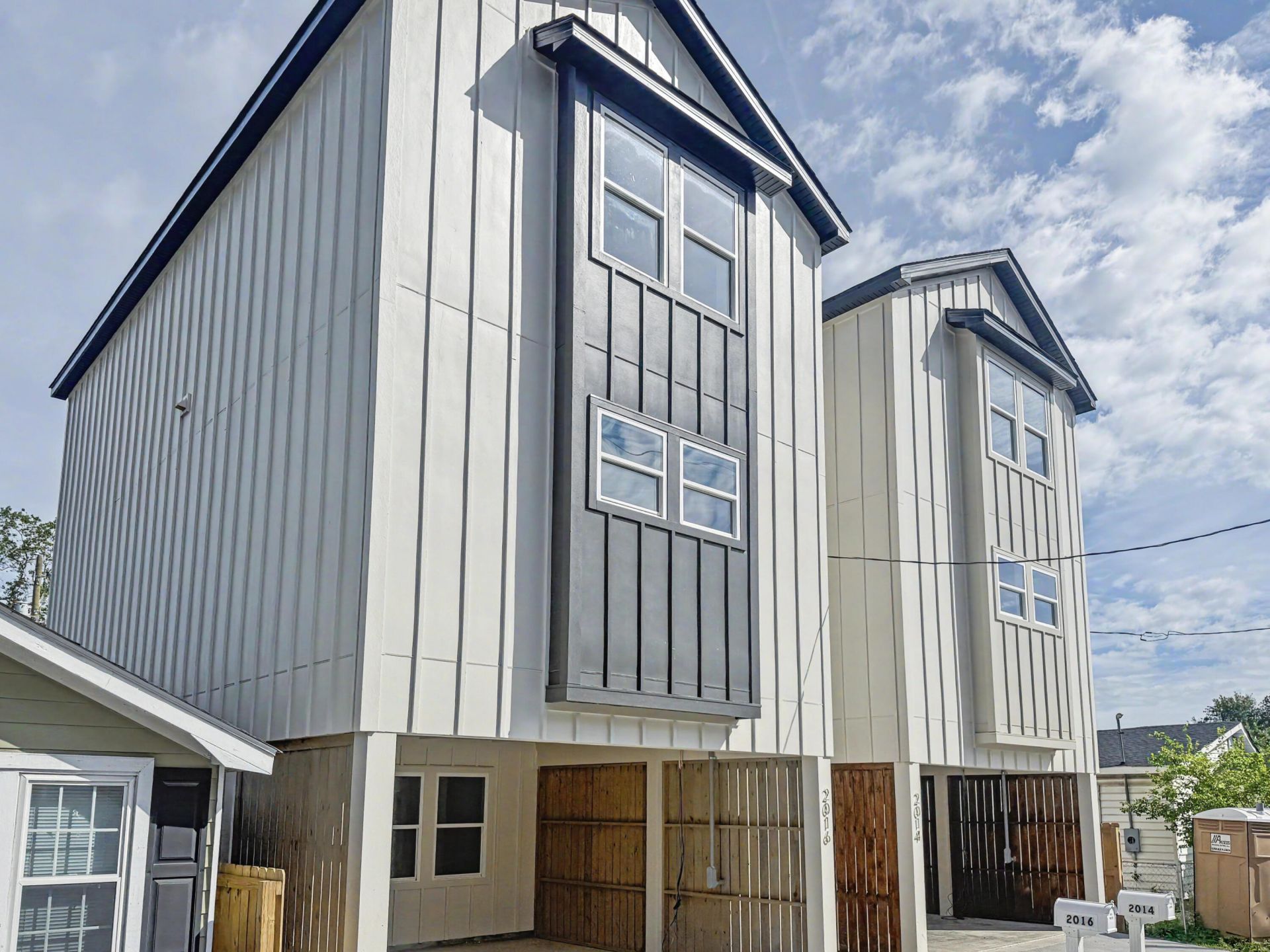 2016 Comstock Avenue Photo 24