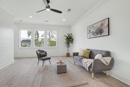 2016 Comstock Avenue photo 4