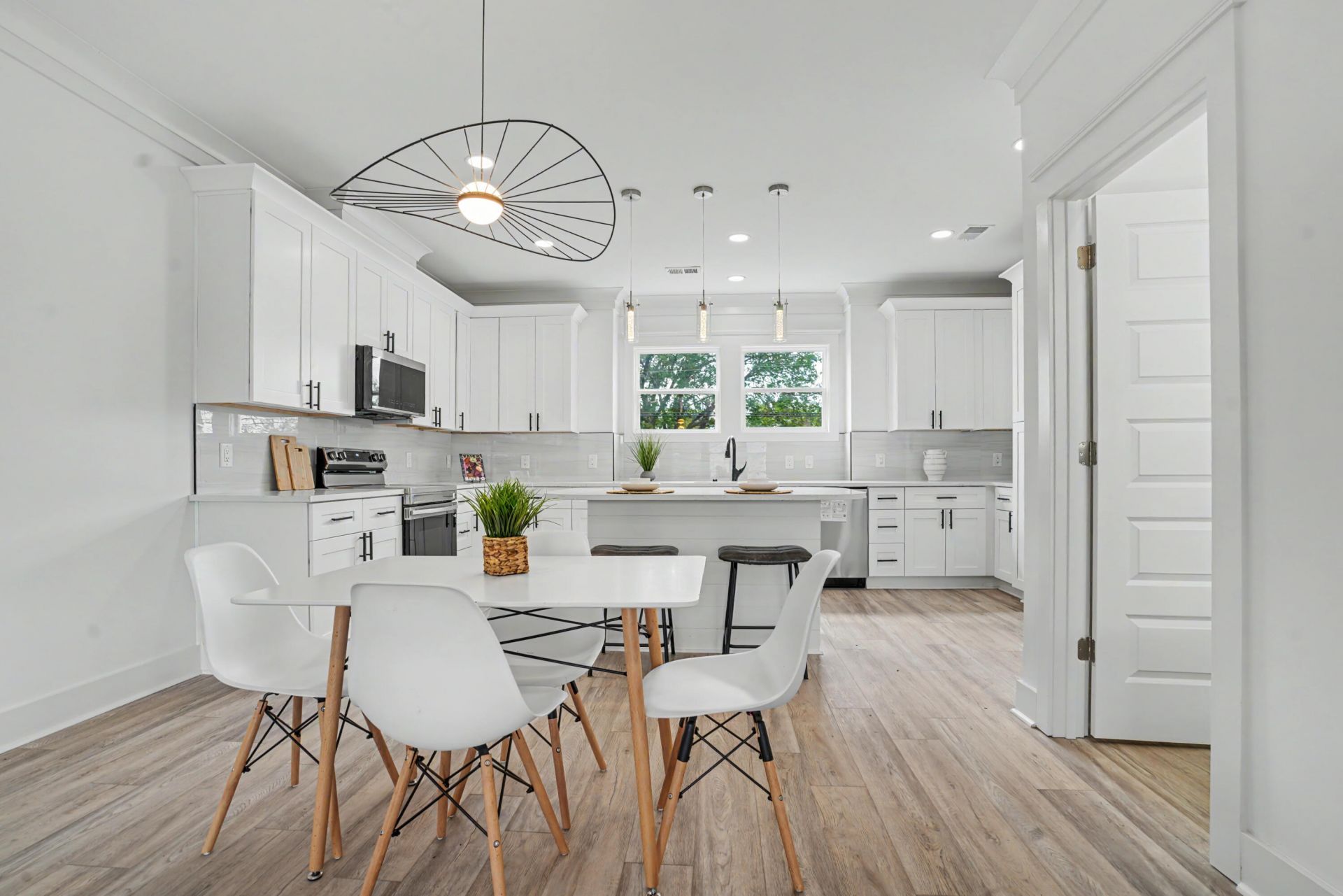 2016 Comstock Avenue Photo 5