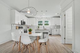 2016 Comstock Avenue photo 4