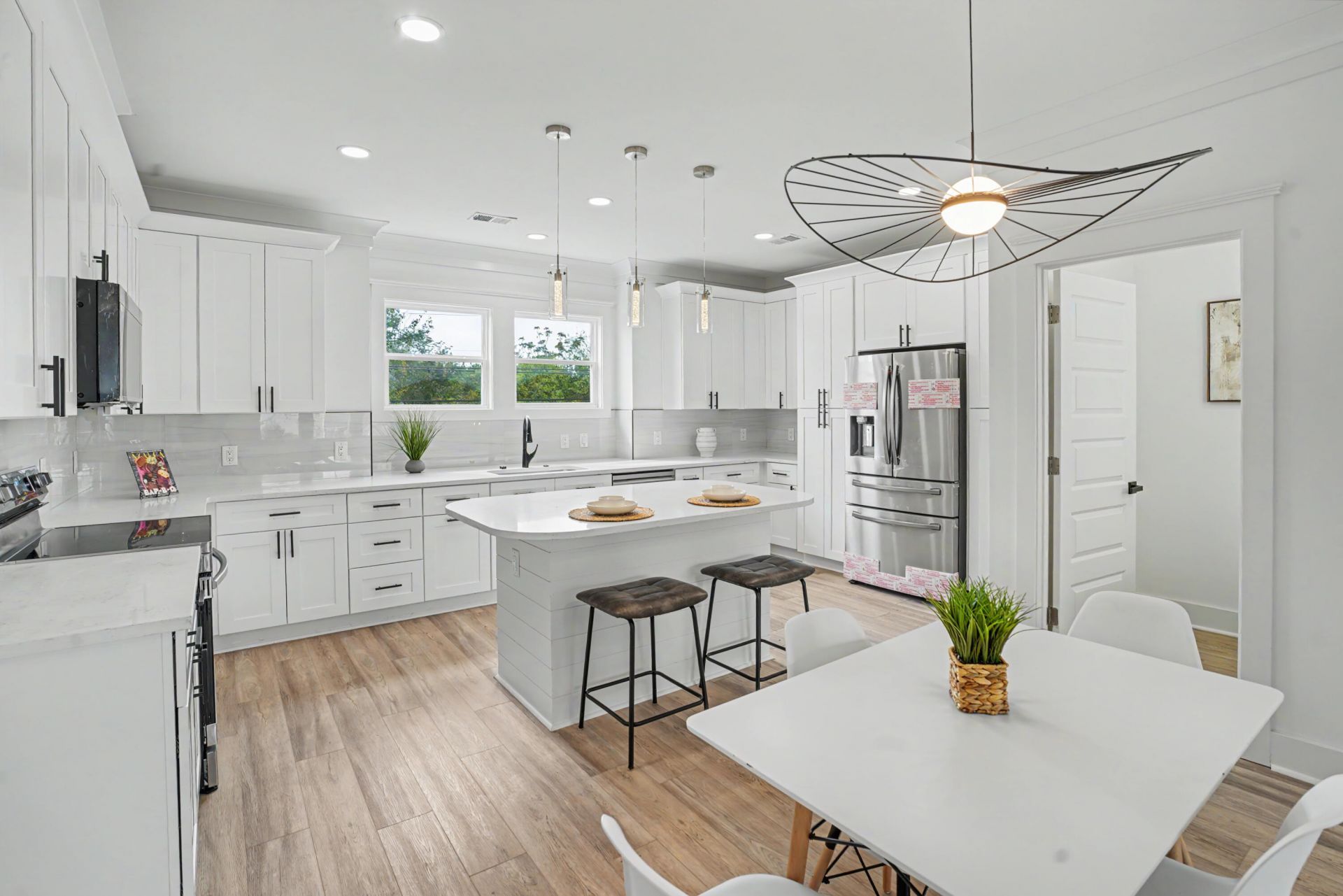 2016 Comstock Avenue Photo 6