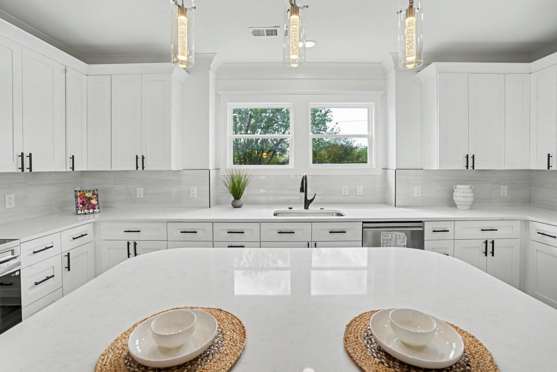 2016 Comstock Avenue Photo 7