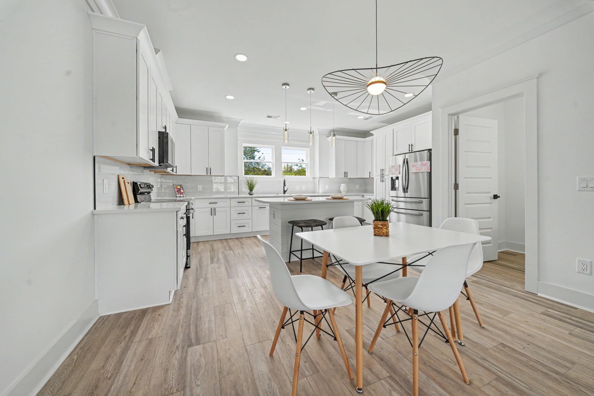 2016 Comstock Avenue Photo 9