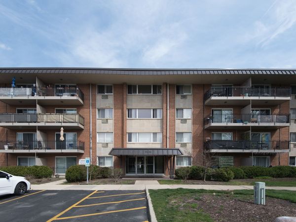 2206 S Goebbert Road , Unit 404, Arlington Heights, IL 60005