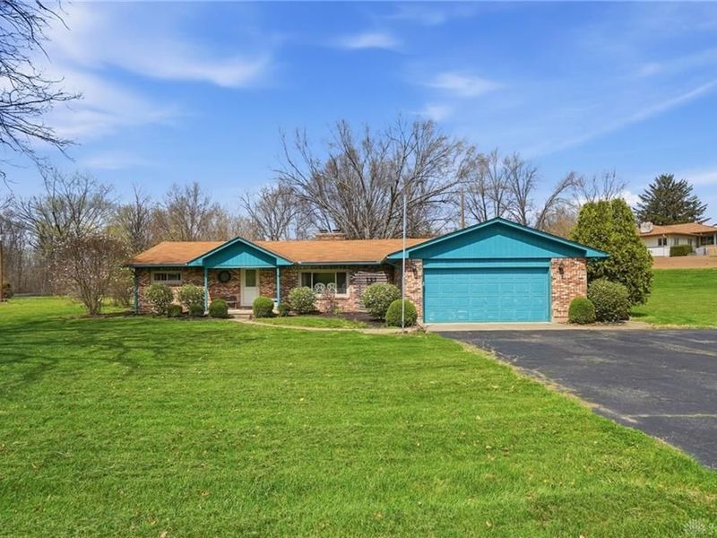 1008 Steven Circle Drive, New Carlisle, OH 45344 Photo 5