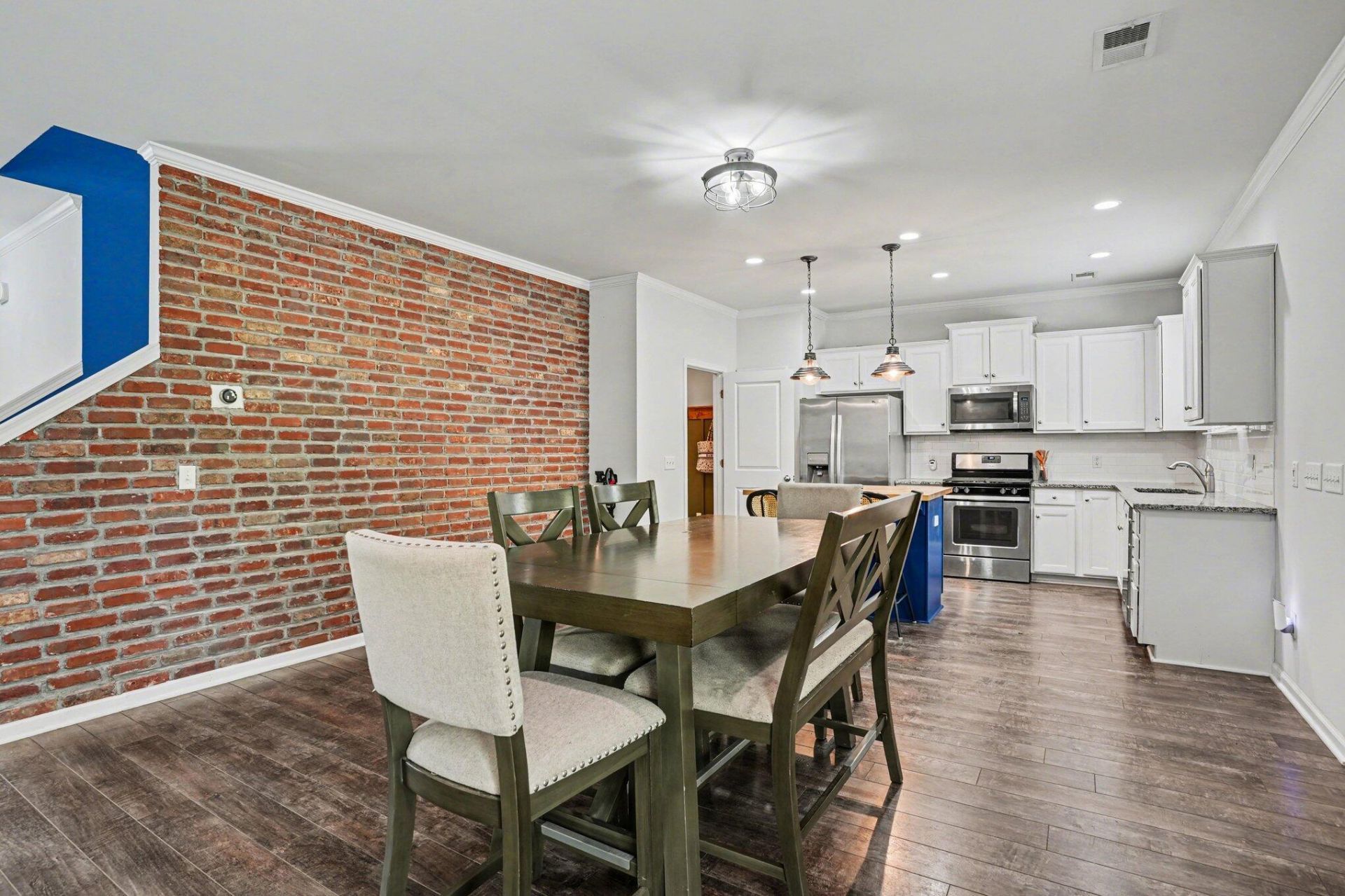 3046 Conservancy Lane Photo 9