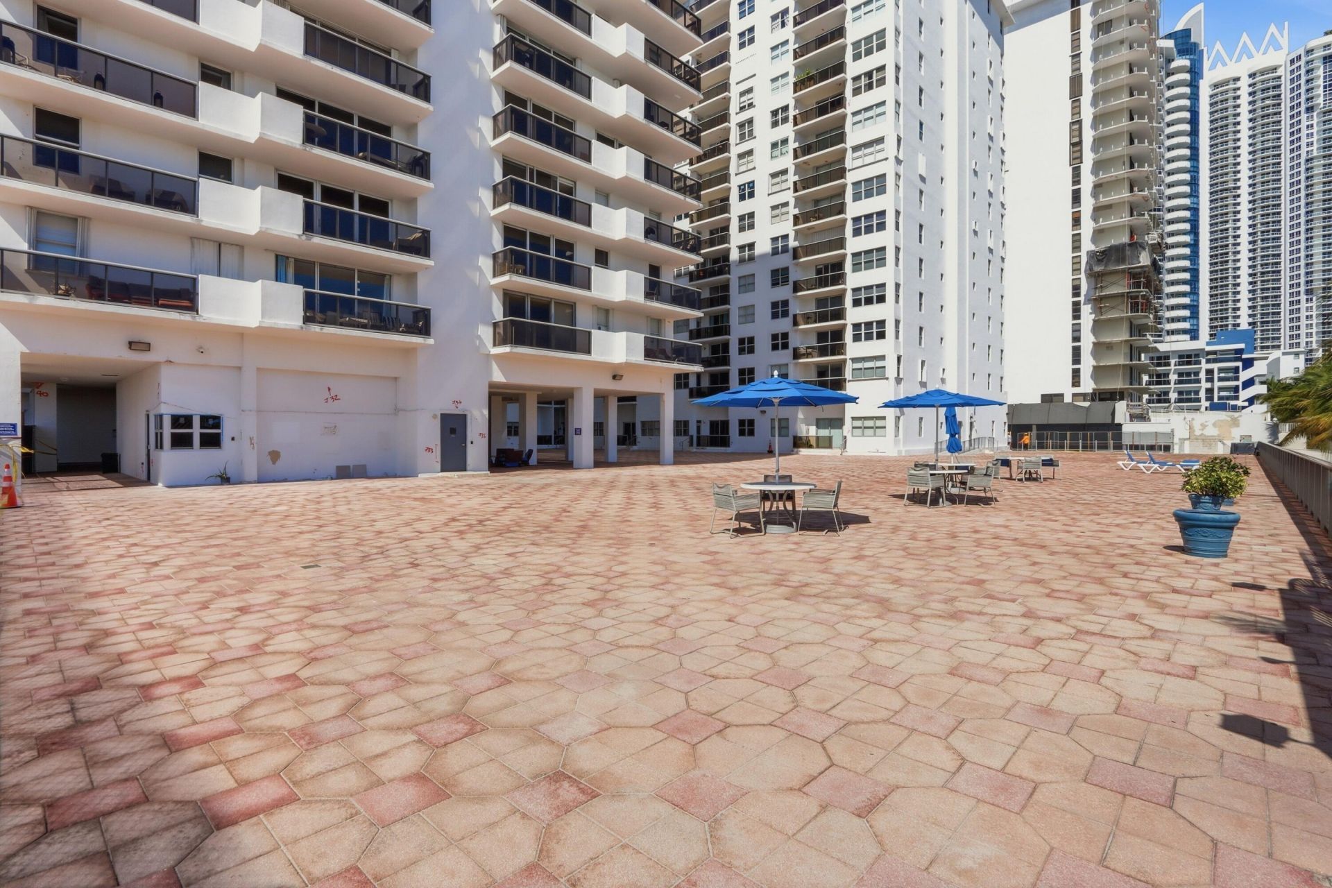 6039 Collins Avenue, Unit 609, Miami Beach, FL 33140 Photo