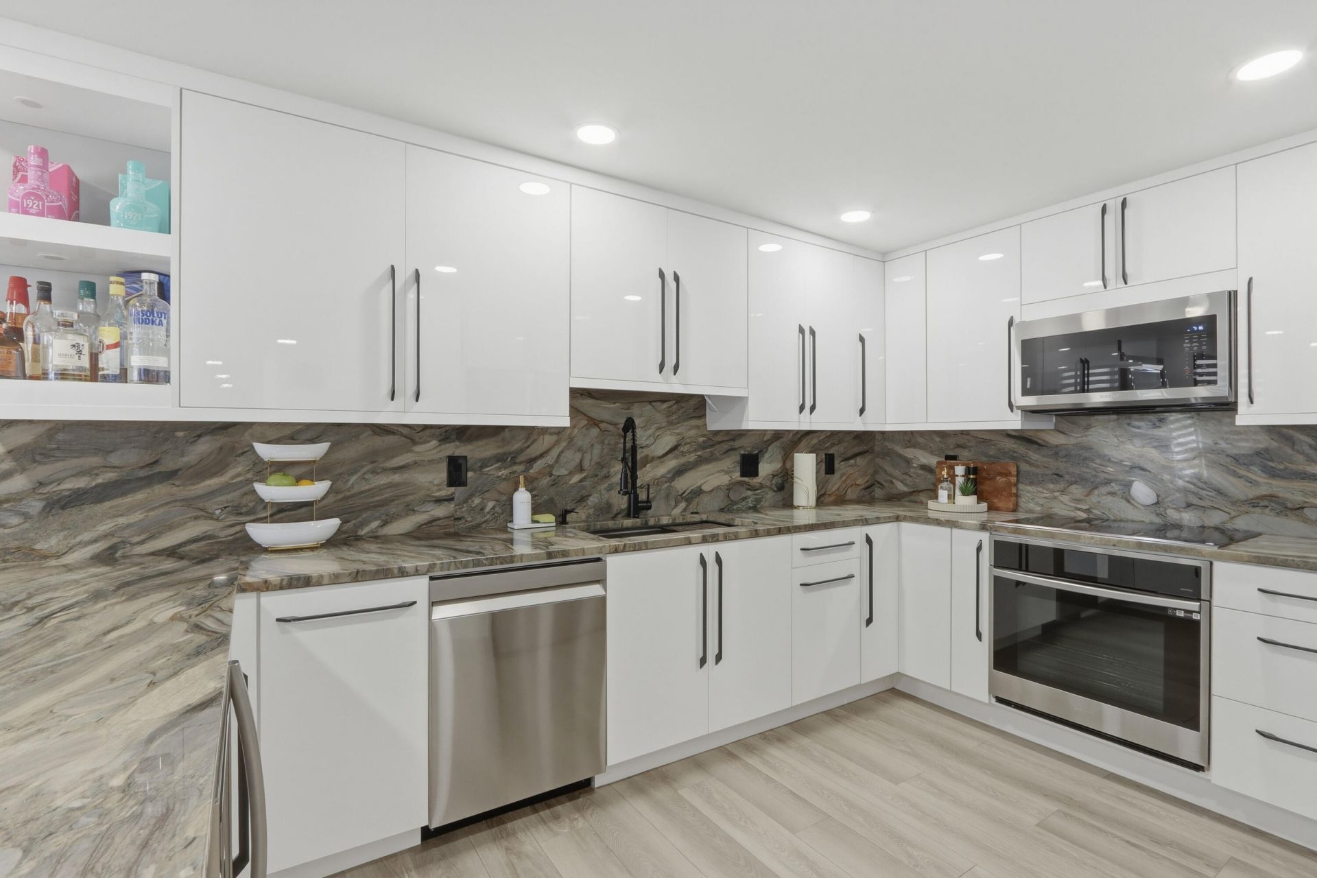 6039 Collins Avenue, Unit 609, Miami Beach, FL 33140 Photo